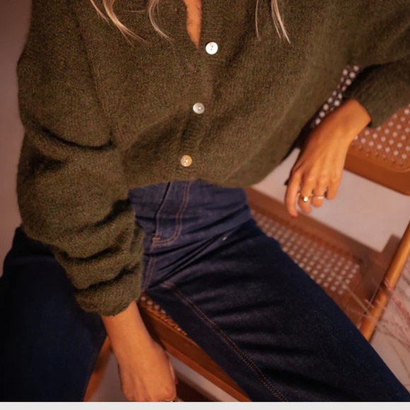 Soft green cardigan - Picture 8 of 11